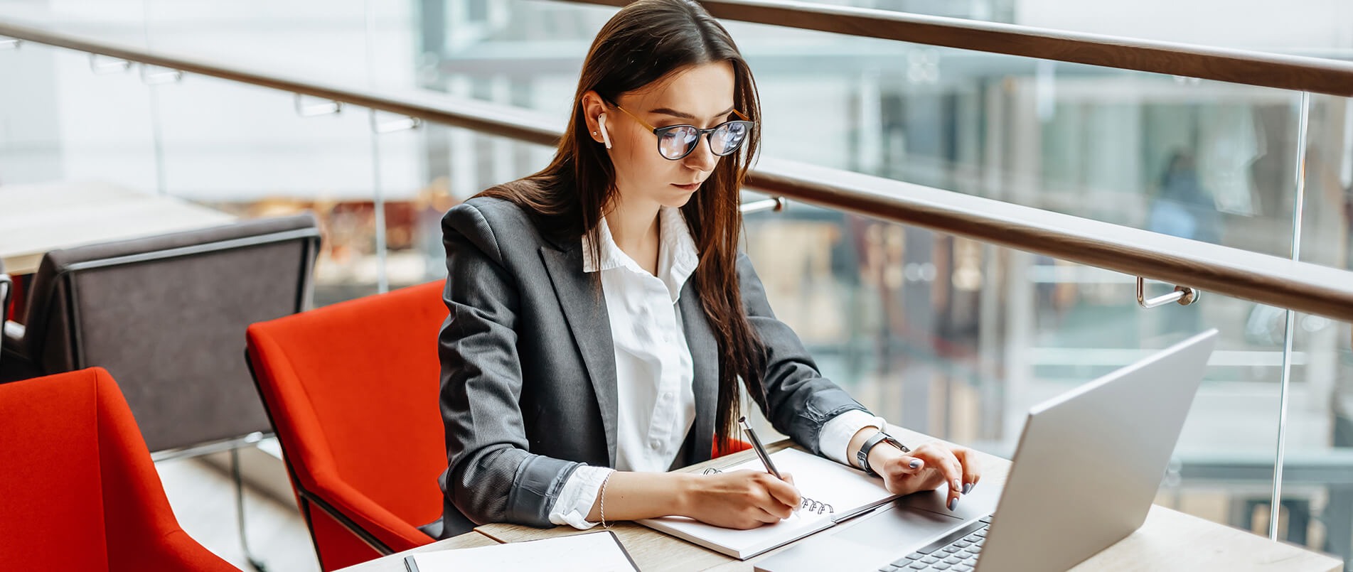 MWC 2024丨j9官网全新Wi-Fi 7和蓝牙5.4模组组合，为PC提供巅峰无线连接体验